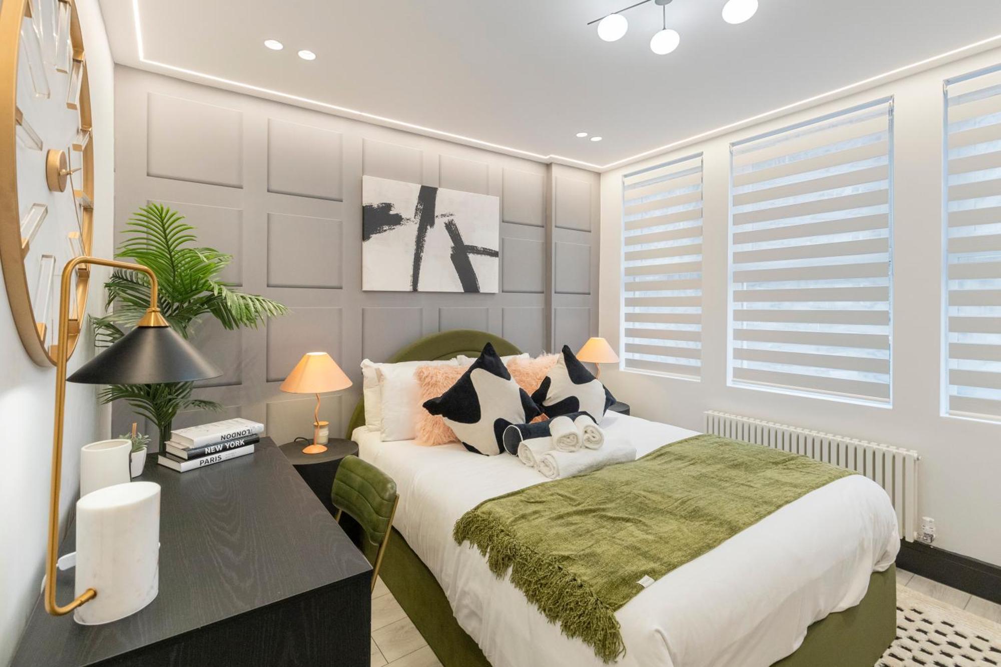 Unwind In Style 2Br With Cozy Backyard For Groups Apartment London Exterior photo